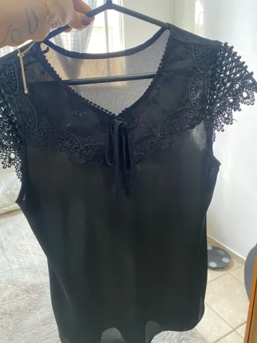 Blusas detalhe em Renda e Pérolas