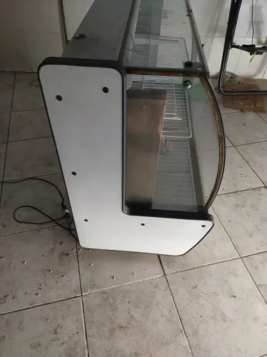 Vitrine Refrigerada - Ideal para Lanchonetes e Bares   