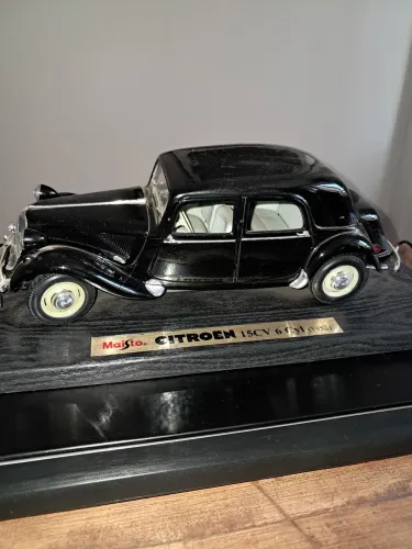 Citroen 15 cv 6 cyl 1952 Maisto 1:18
