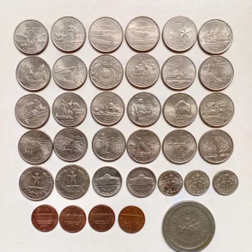 Vendo lotes de moedas colecionáveis antigas, brasileiras e estrangeiras.