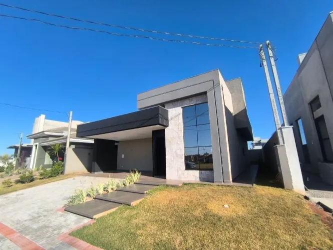 Linda Casa de 3 Dormitórios à Venda no Condomínio Gran Residence Giardino em Arapongas