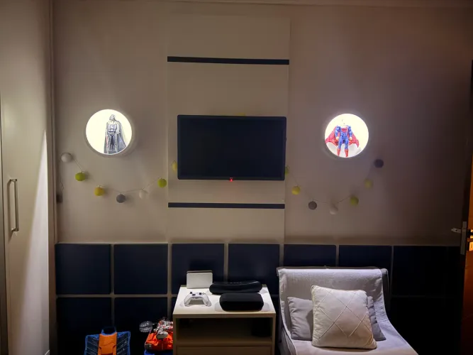 2 Nichos redondos de madeira com fundo, branco acetinado, com iluminação em led