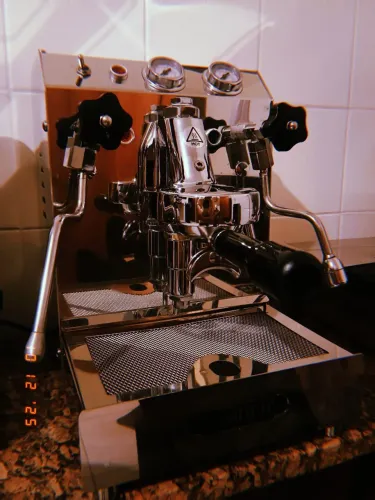Máquina de café espresso italiana E-61 Isomac Tea Due 220v