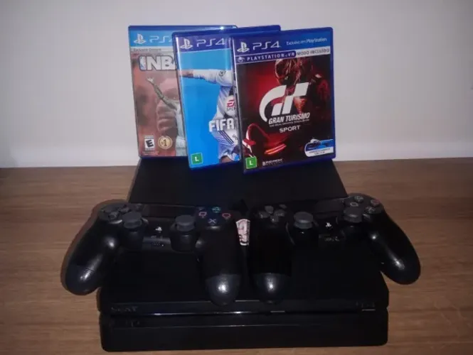 Ps4 Slim -1TB 2 Controles