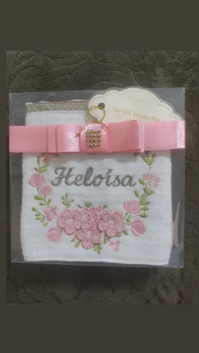 HELOÍSA! Kit Toalha de mão/boca, luva e touca - bordada - Heloísa