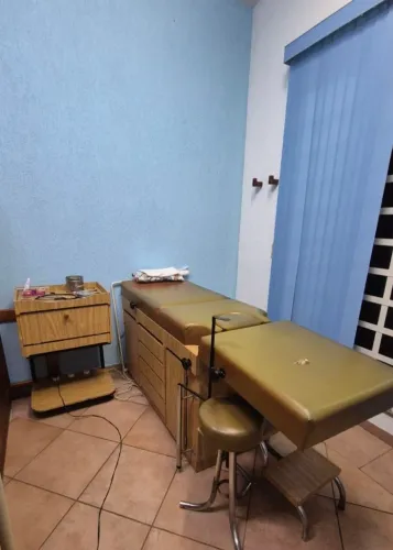 Mesa de Exame Médico + acessórios 