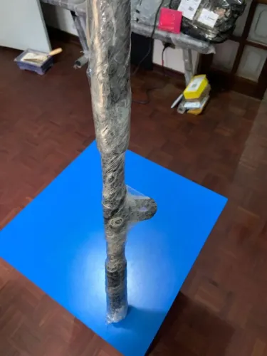 Barra para triceps e biceps no crossover academia musculação