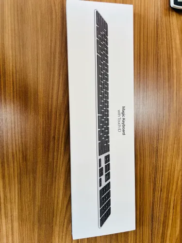 Magic Keyboard com Touch ID e teclado numérico