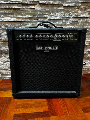 Amplificador Behringer VT50 FX
