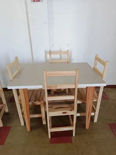 Conjunto de mesa de jantar com 4 cadeiras de madeira