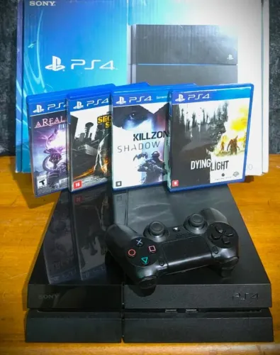 PS4 Em perfeito estado com jogos - V ou T - LEIA