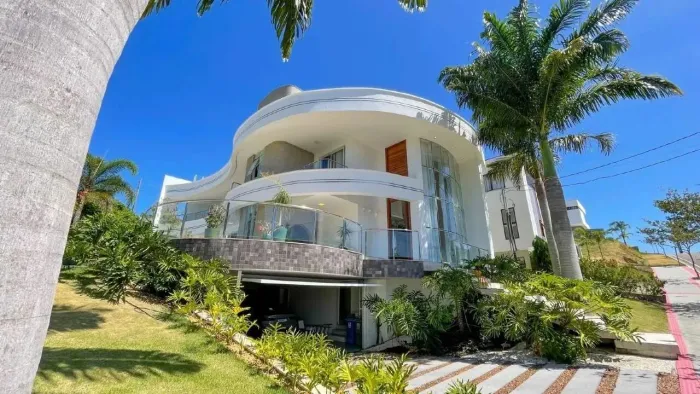 Maravilhosa casa à venda no condomínio Riviera Park
