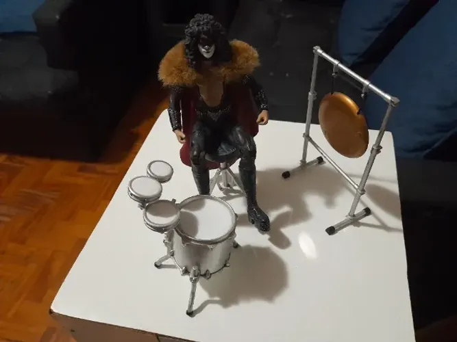 Boneco Eric Carr, Banda Kiss, Mcfarlane Toys, articulado, 17 cm, leia a descrição
