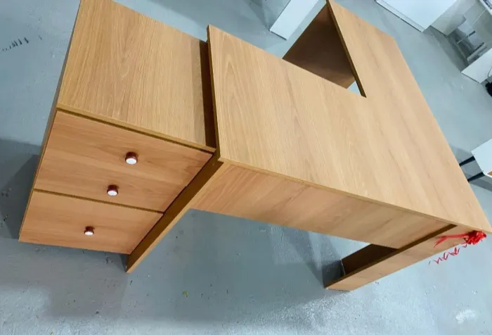 Mesa com gaveteiro em mdf 