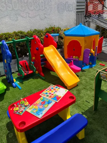 Produtos para área kids, brinquedos, casinha escorrega, Tatame Eva pula pula