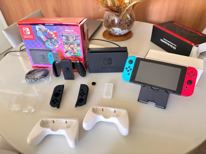 Nintendo Switch V2 + kit acessórios e estojo. Garantia até 11/26