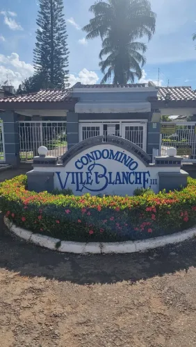 Apto todo reformado com móveis planejados no Cond. Ville Blanche 3
