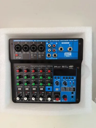 Mesa de som de 6 canais - Impecável 