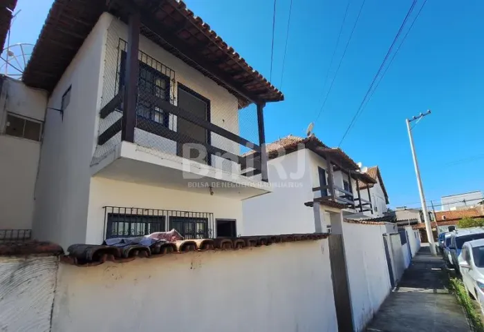Riburb Gestão Imobiliária aluga excelente casa de frente para a rua, em ótima localização