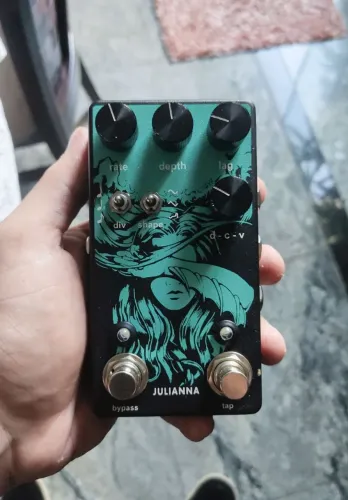 Julianna Chorus/Vibrato