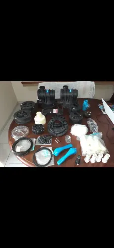 Peças para manutenção de filtros e bombas para piscina.