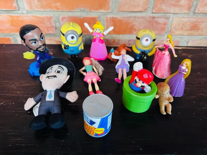 Lotinho de brinquedos variados 