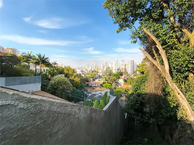 Terreno com vista , 735 metros de área, com vista e com aprovação de construção já liberad