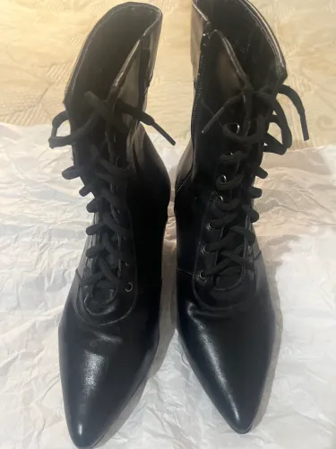 Bota semi nova 38