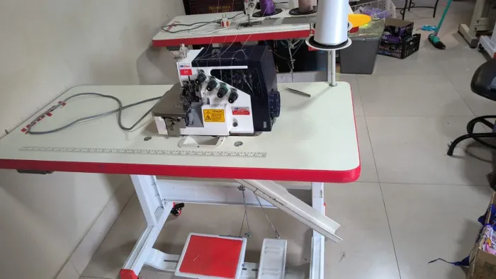 Máquina Overlock ponto cadeia eletrônica seminova