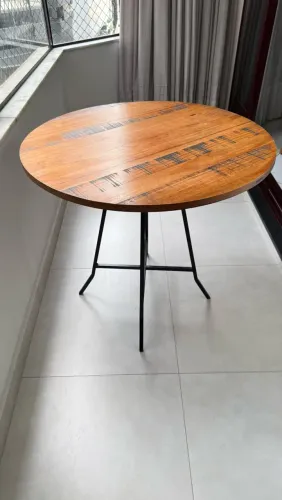 Mesa Redonda e Cadeiras (Tok&Stok)