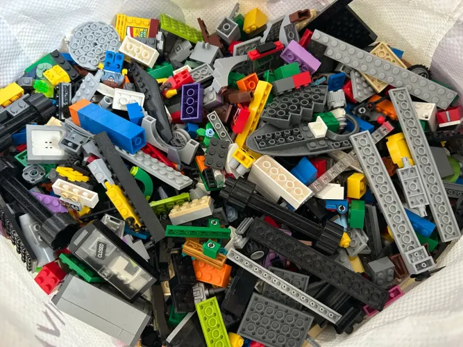 Quase 5kg de peças de Lego originais