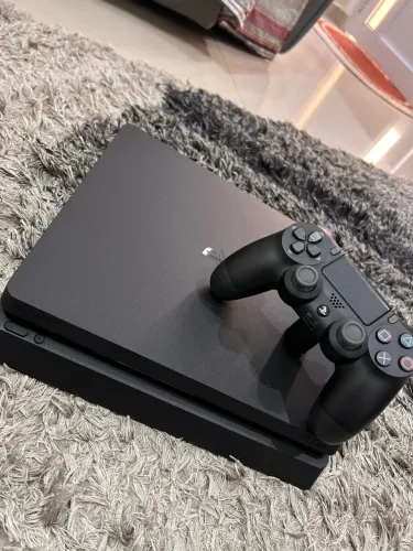 PS4 Slim 1TB + 3 Jogos Originais + Controle