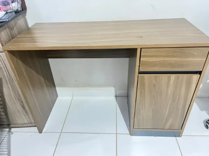 ESCRIVANINHA SEMI NOVA