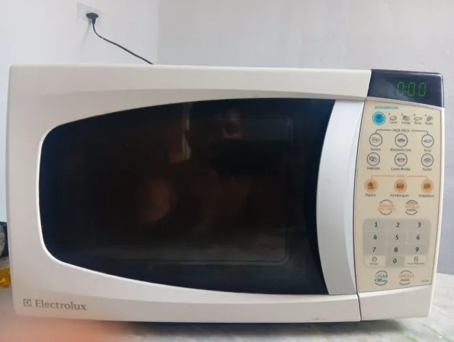 Microondas Eletrolux 18 litros 110v