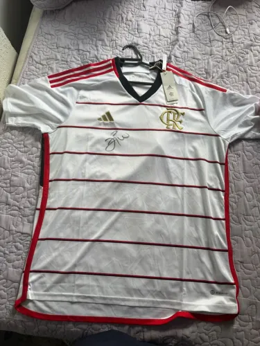 Camisa Flamengo na etiqueta (original ) , com autógrafo do Zico .