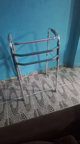 Andador de alumínio