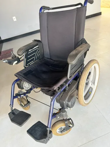 CADEIRA DE RODAS ELÉTRICA MOTORIZADA
