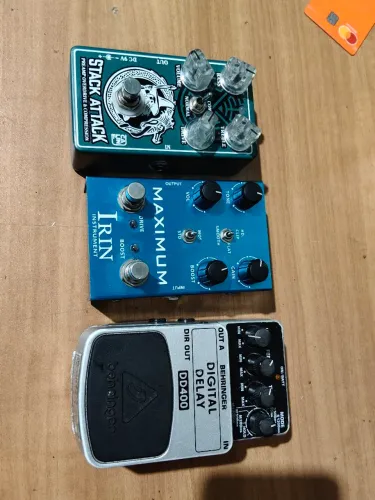 pedais de guitarra (barato pra vender logo)
