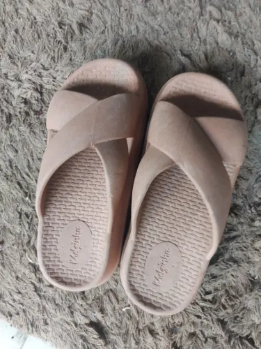 Linda sandalia marrom tamanho 38