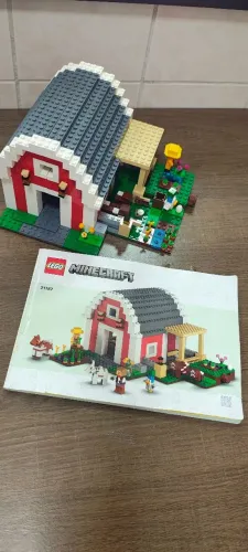 LEGO Minecraft O Celeiro Vermelho - 799 Peças 21187 kit RARO