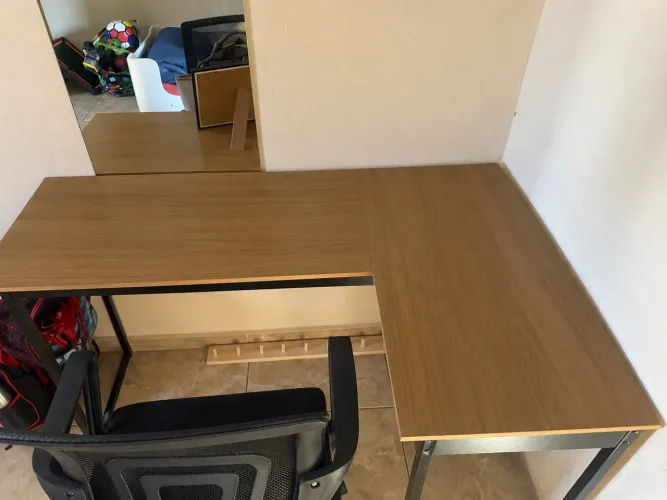Mesa de Escritório em L + Cadeira Giratória