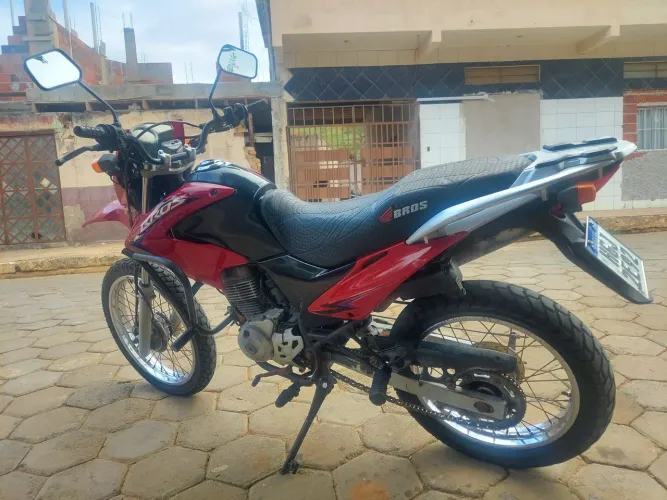 Honda Bros Vermelha | Econômica e Resistente