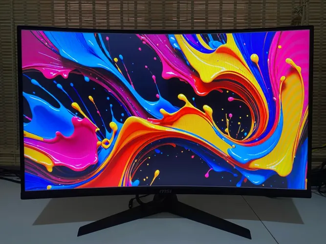 Monitor Curvo MSI 27 curvatura R1500 Wide color gamut