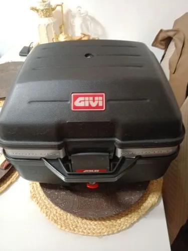 Baú Givi 27 litros