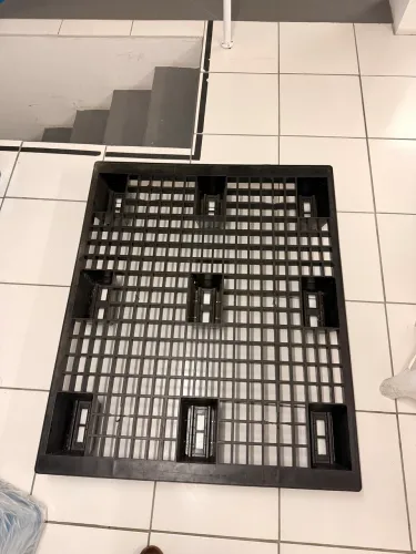 4 Pallet de plástico 2000kg