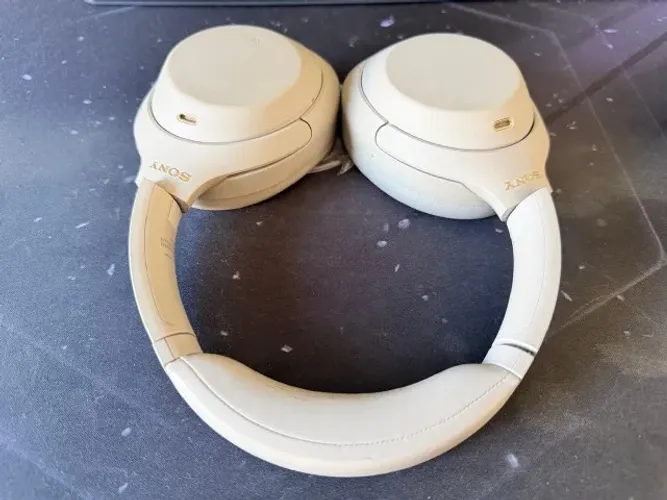 Sony WH-1000 XM4 (Já foi considerado o melhor do mundo)