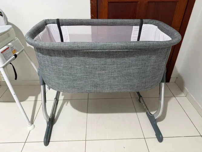 Vendo berço portátil semi novo marca safety