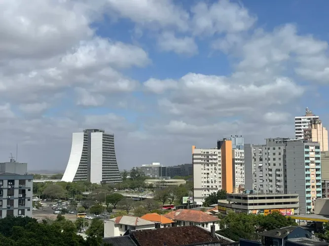 Cobertura 2 quartos com vaga na Cidade Baixa