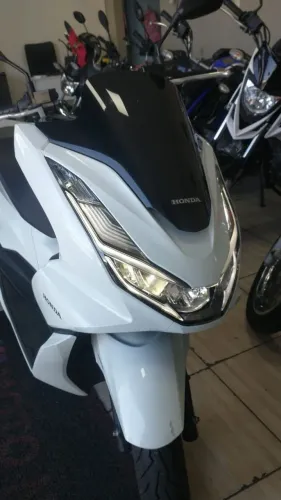 Honda PCX 150 branca 2024 , TROCO E FINANCIO 