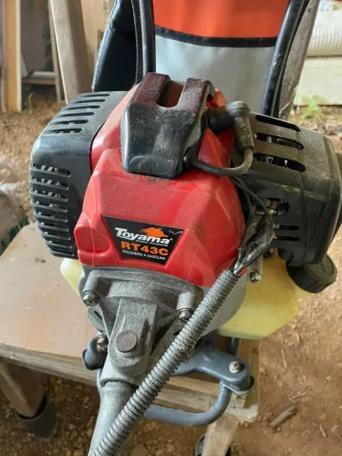 Roçadeira a Gasolina Toyama RT43C 43cc Usada